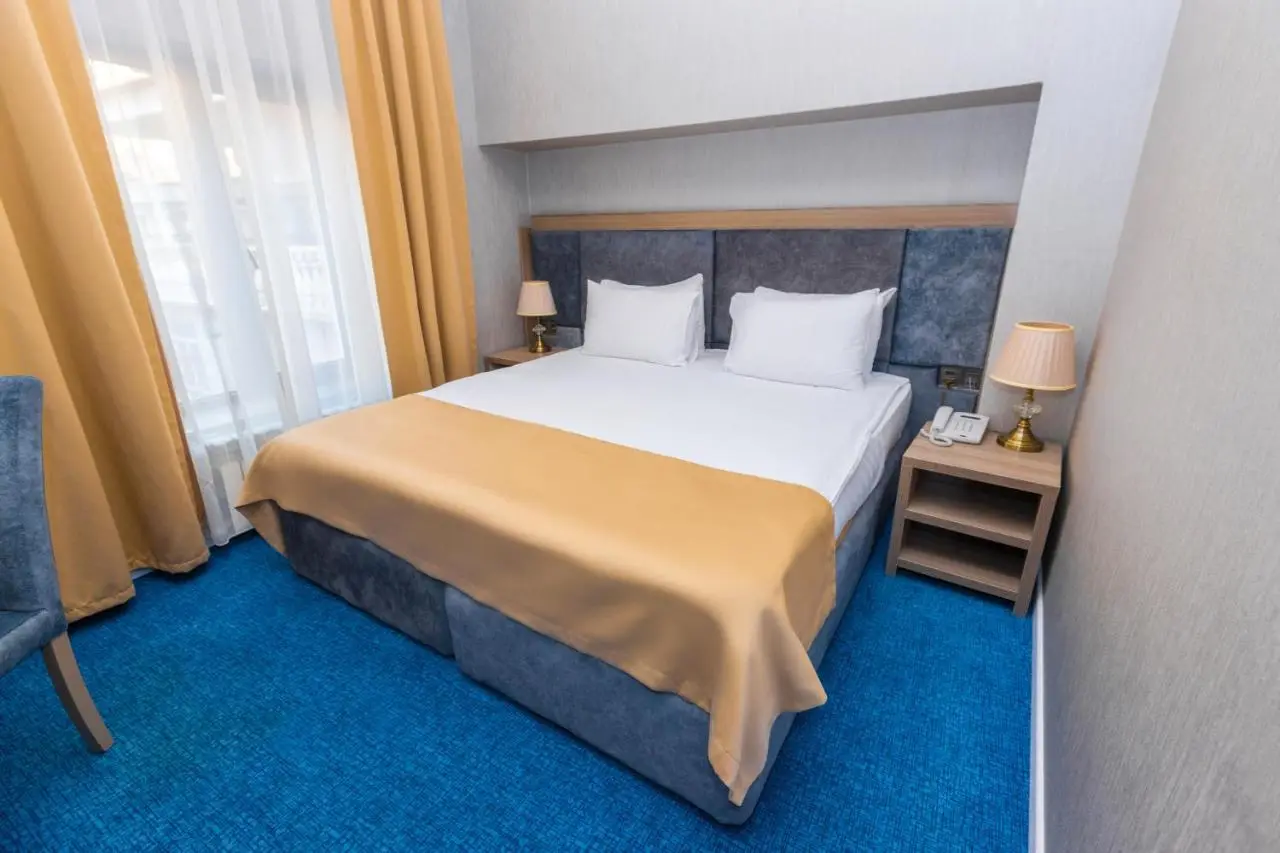 Grand Midway Hotel