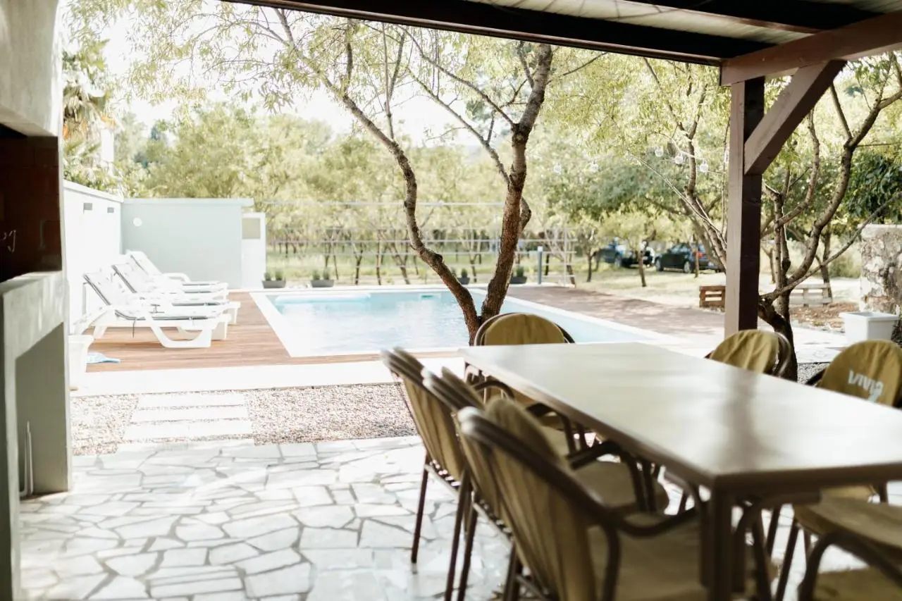Almond Buna PoolHouse