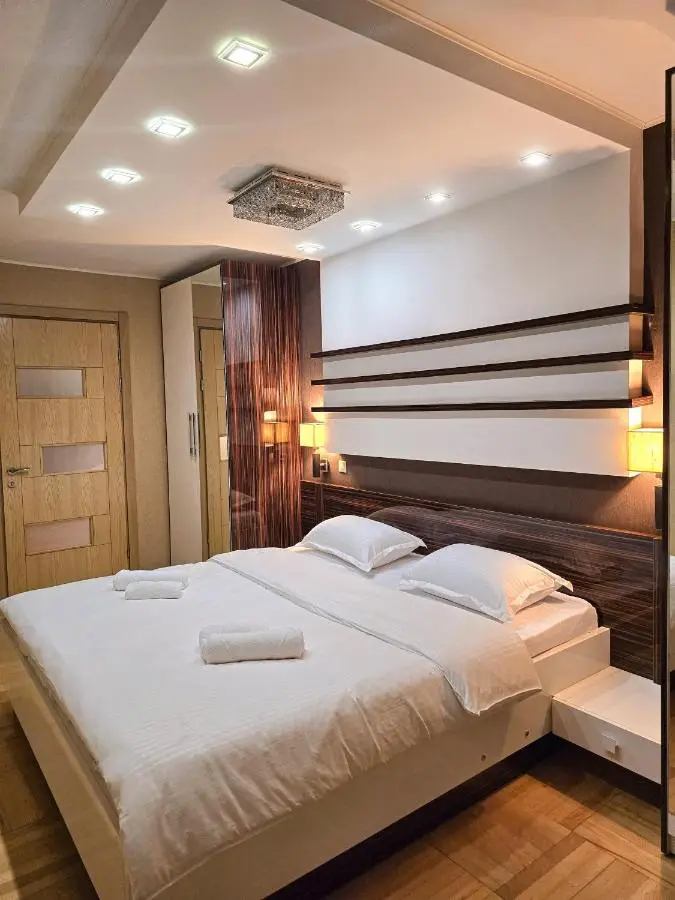 Explore Old Tbilisi, 3BR Apartment for 5, Walk to All