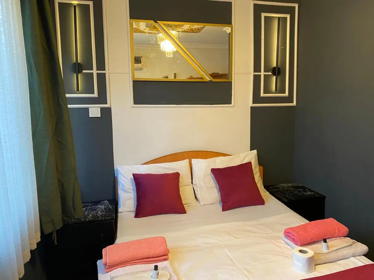 Petek Hotel