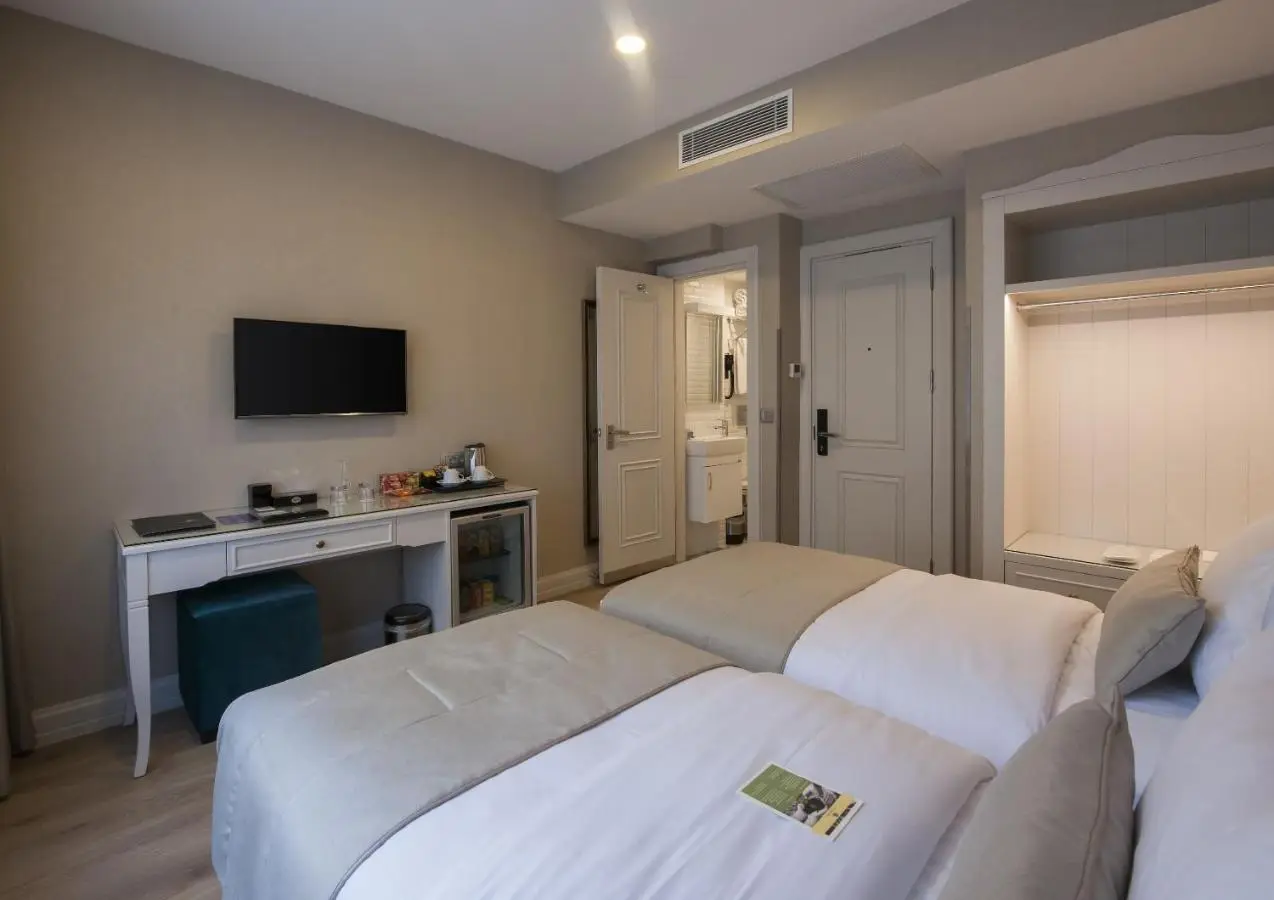 Le Petit Palace Hotel - Special Category