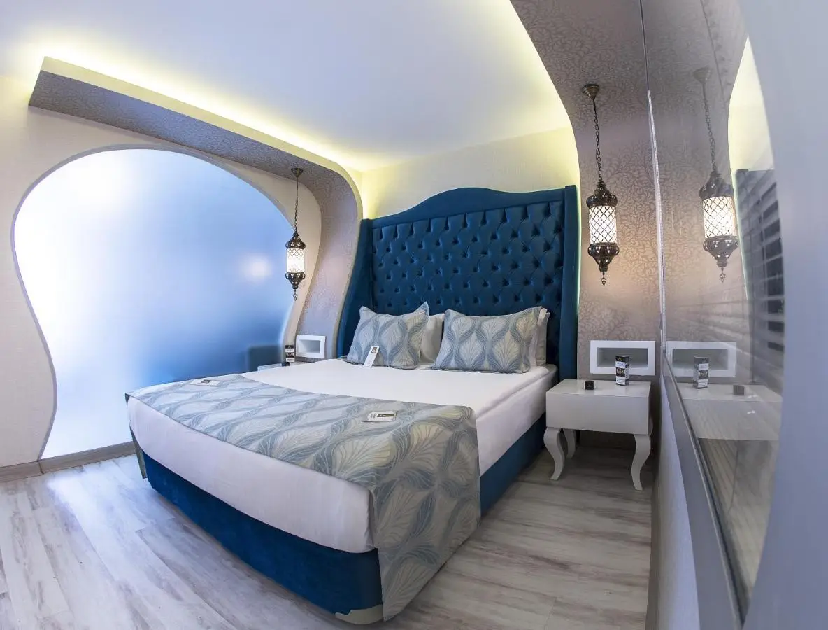 Demonti Hotel