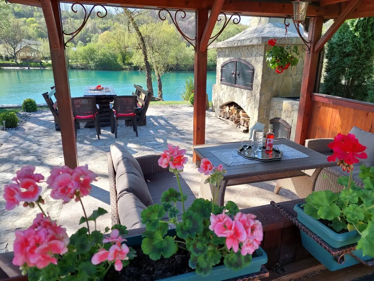 Bosnian house Emina