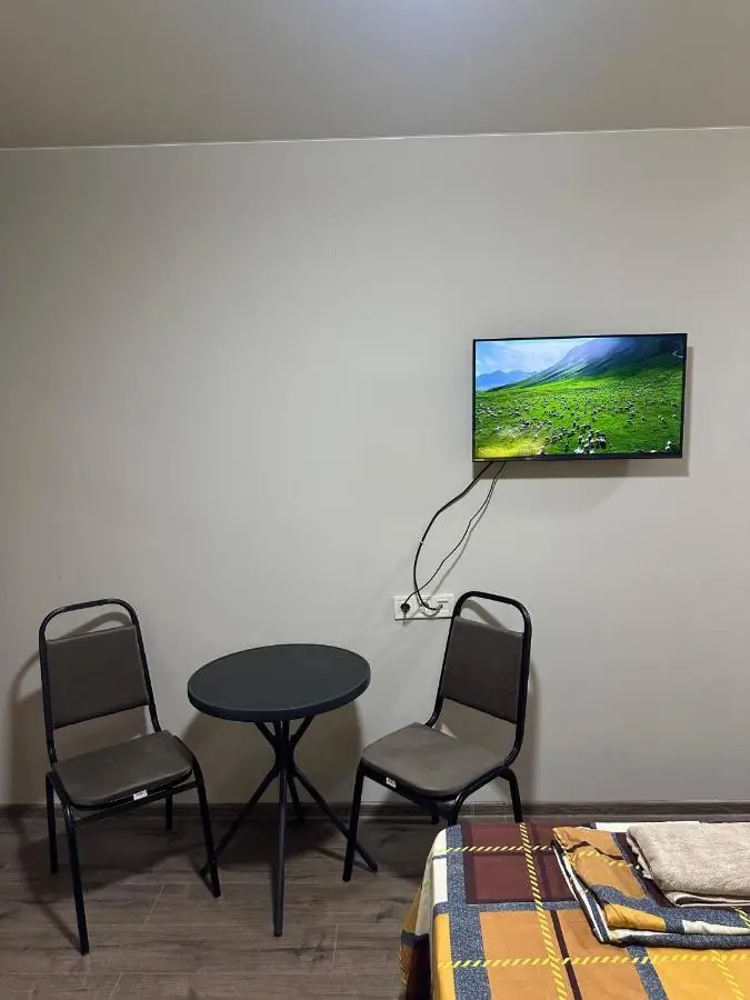 ART HOLE