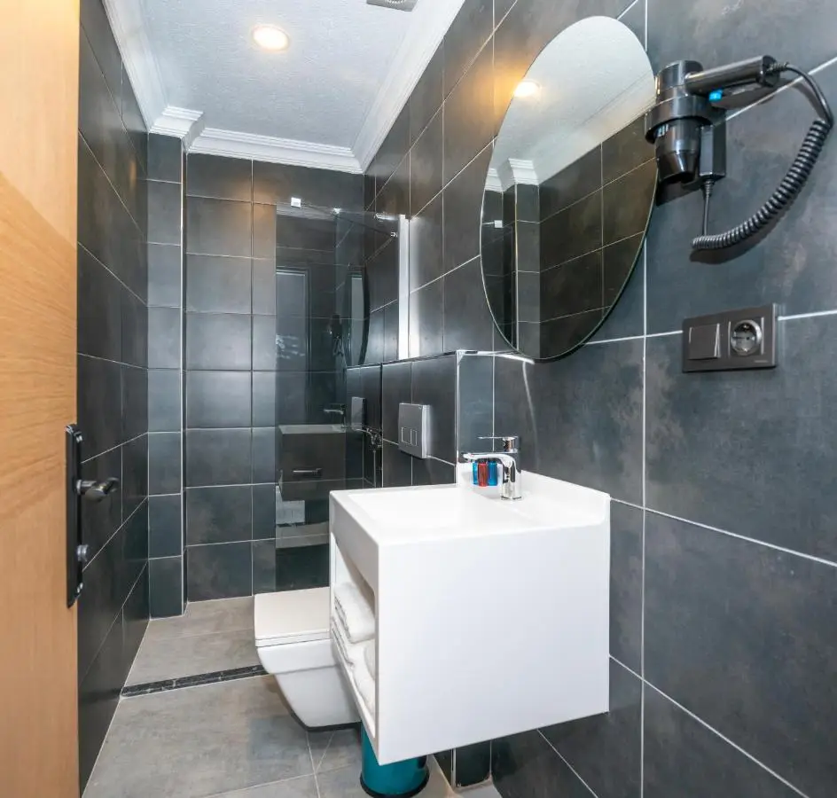 Center Suite