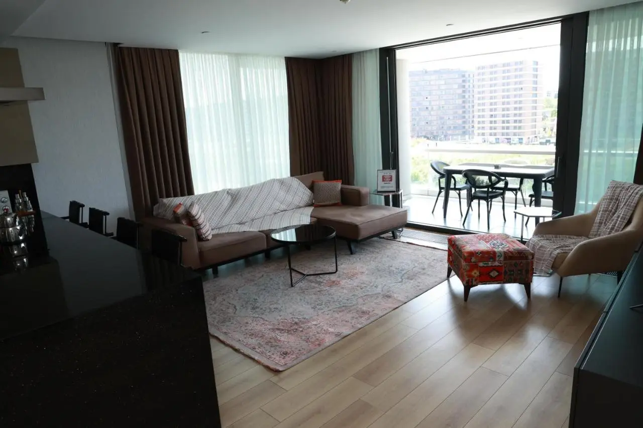 Deluxe 2BR Apartment Balcony 420