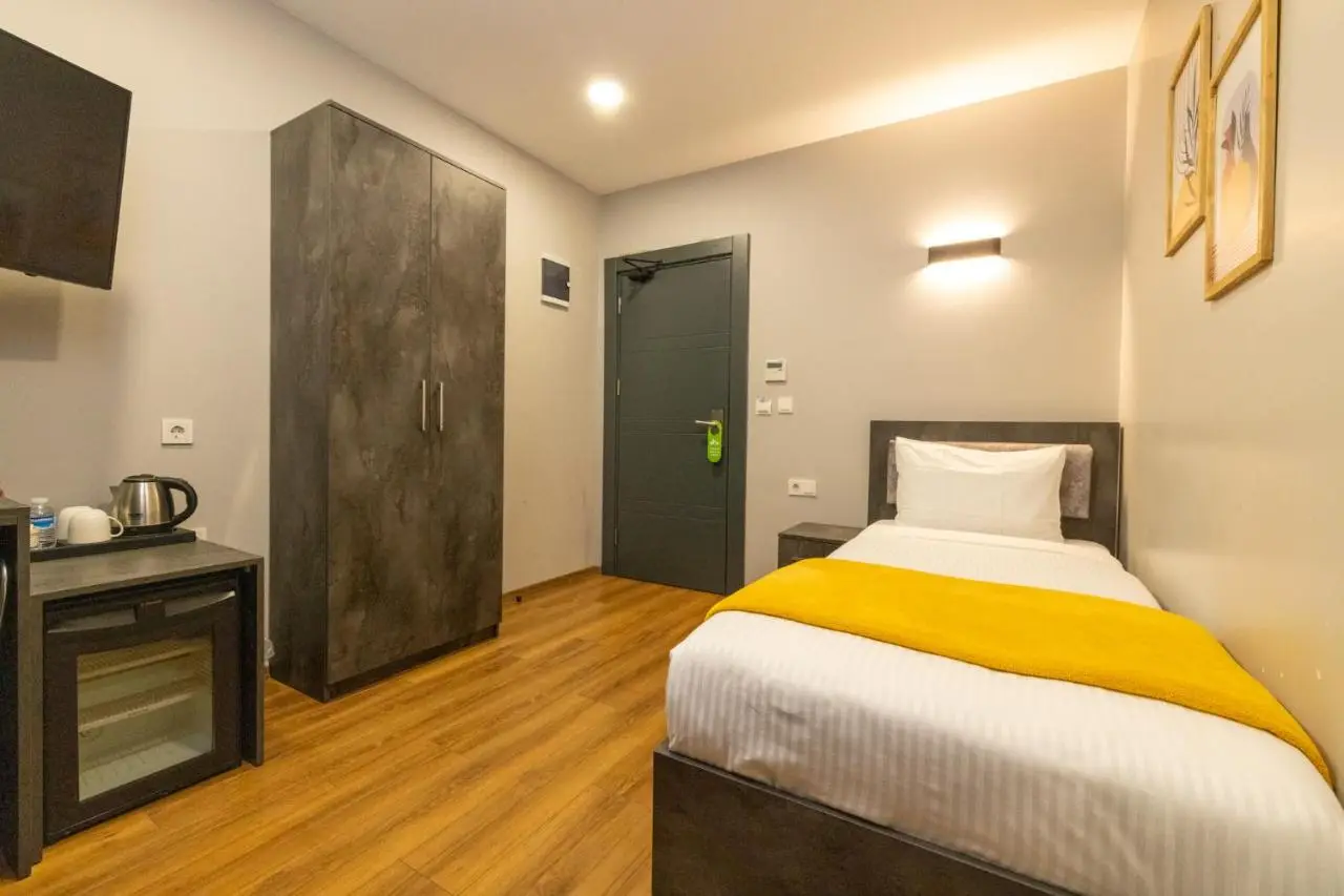 BRANDROOM HOTEL