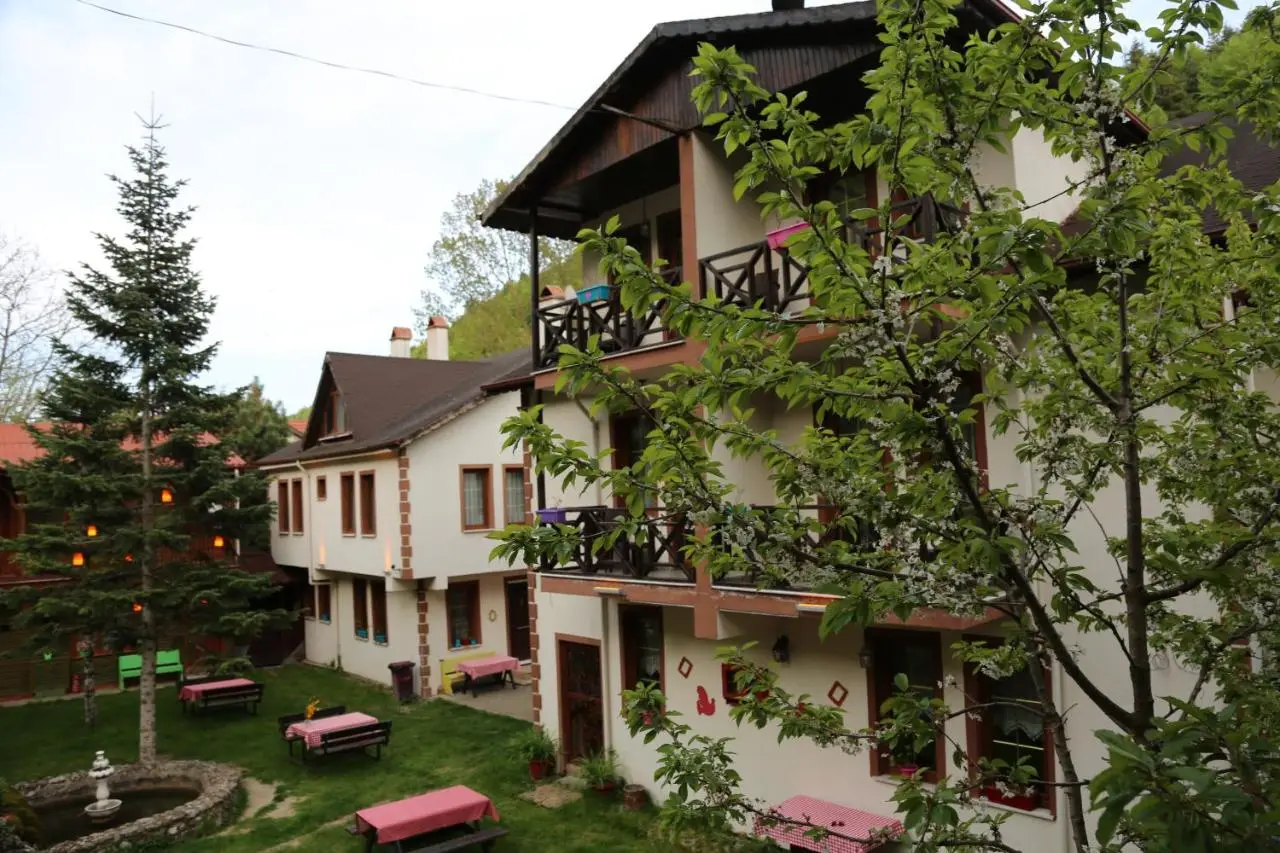 ABANT DORT MEVSİM KONAĞI HOSTEL