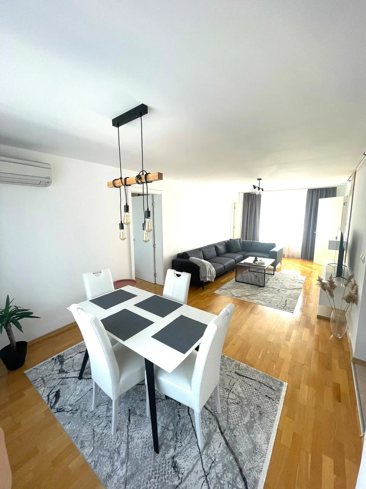 Quiet Luxe Apartment
