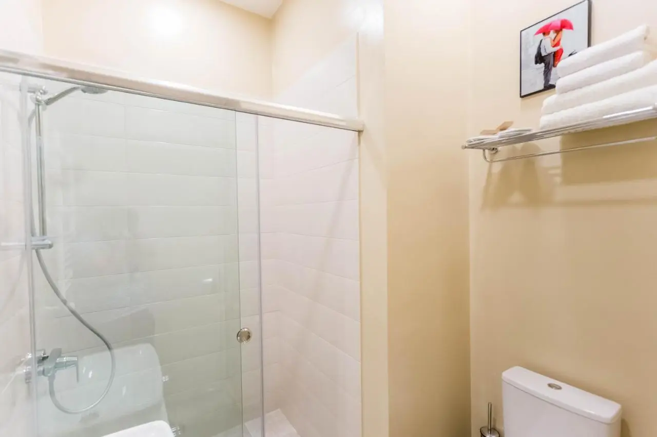 Luxury 3 BR apartment by Freedom square City Center