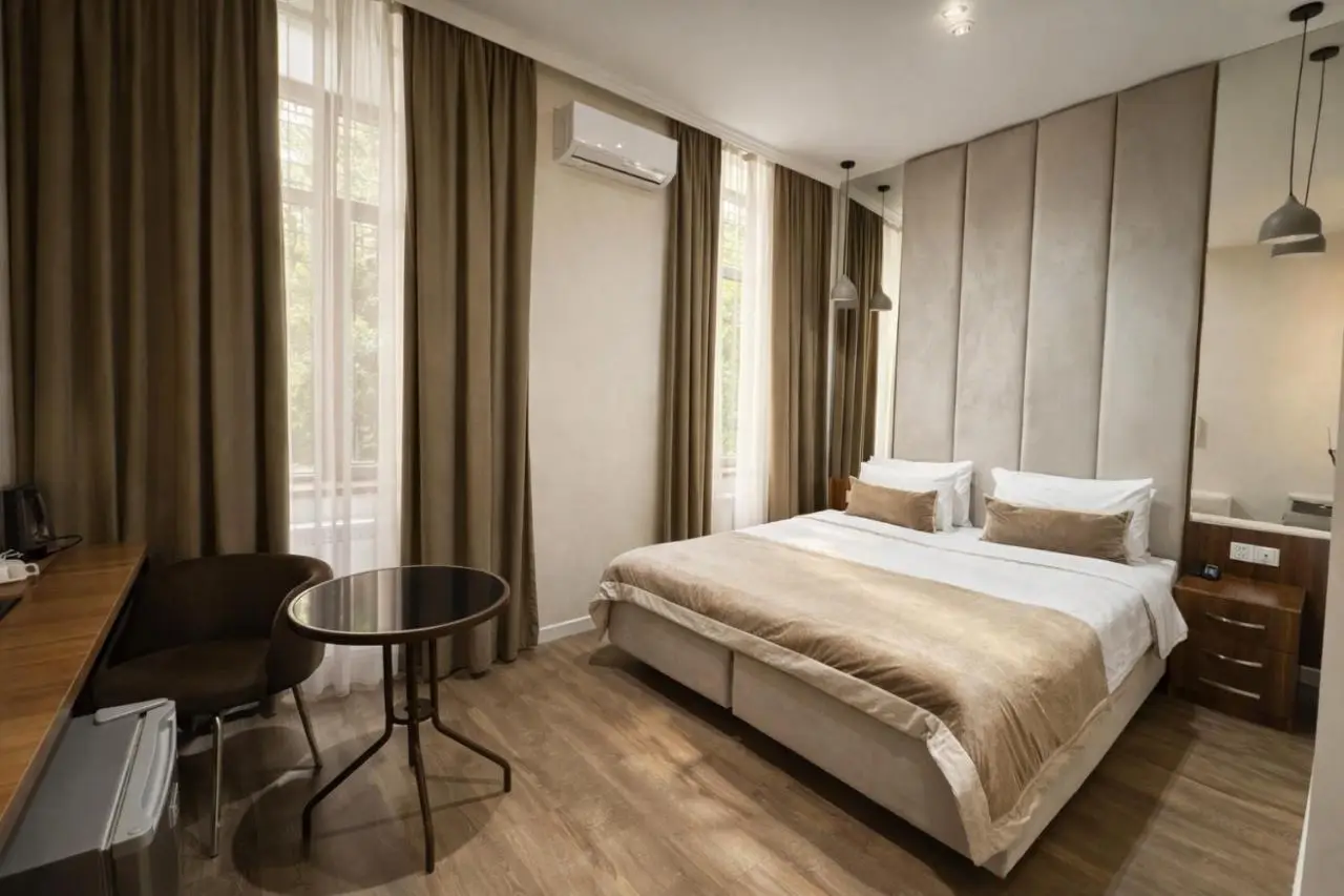 The Cozy Eight Hotel