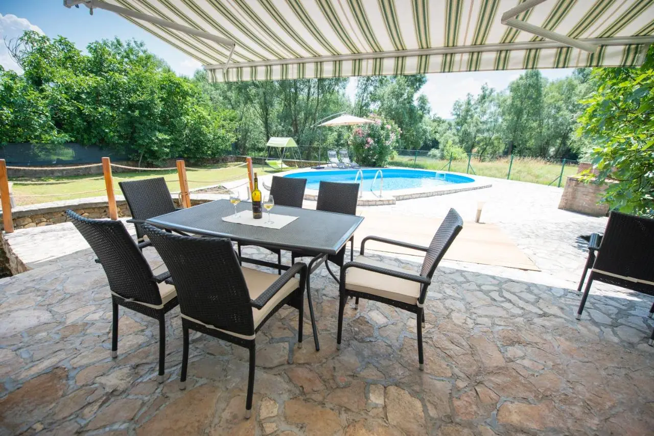 Villa Kosor Spring - Riverside