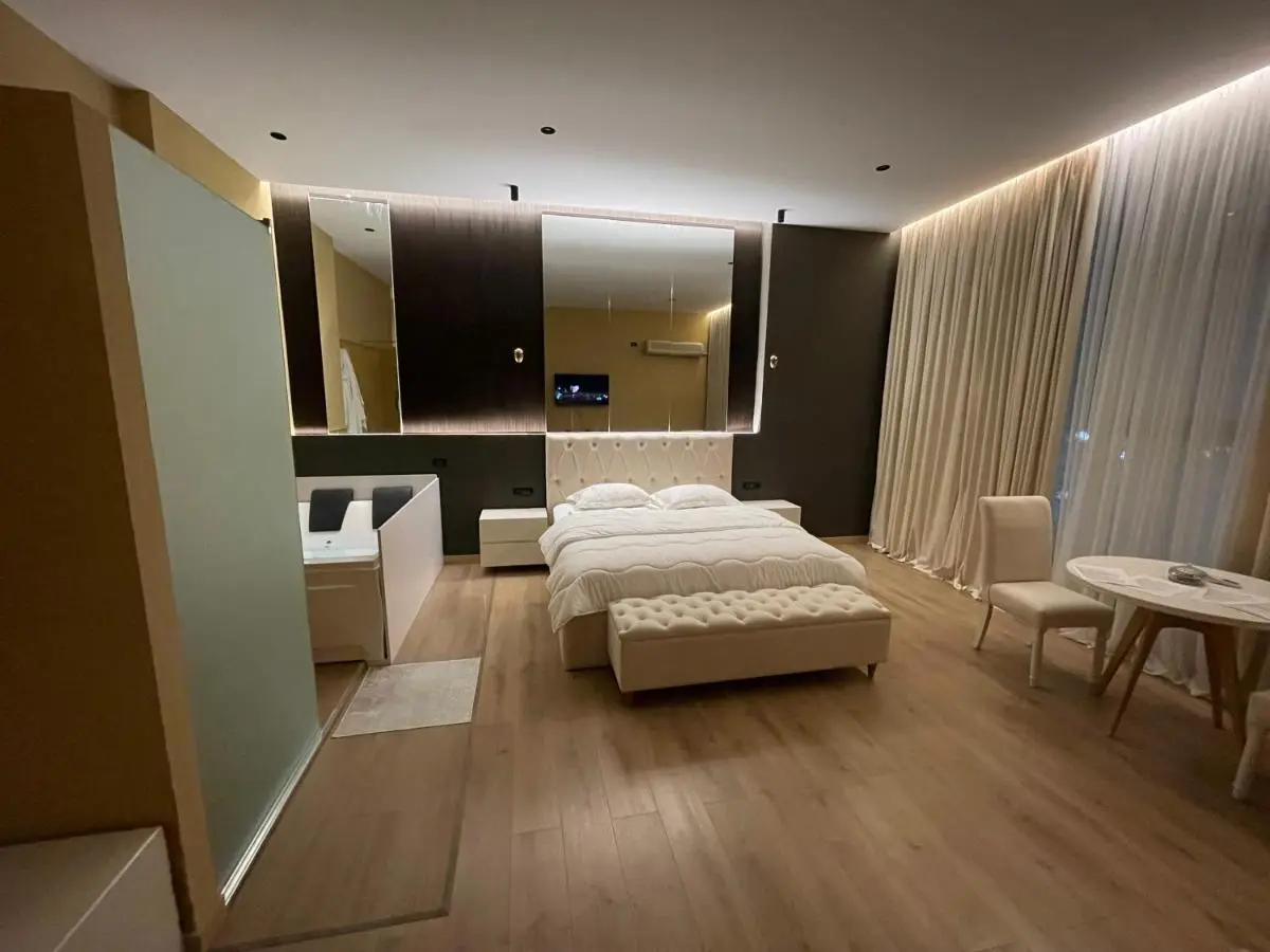 Luxury Jacuzzi Suite- Astir,Tirana