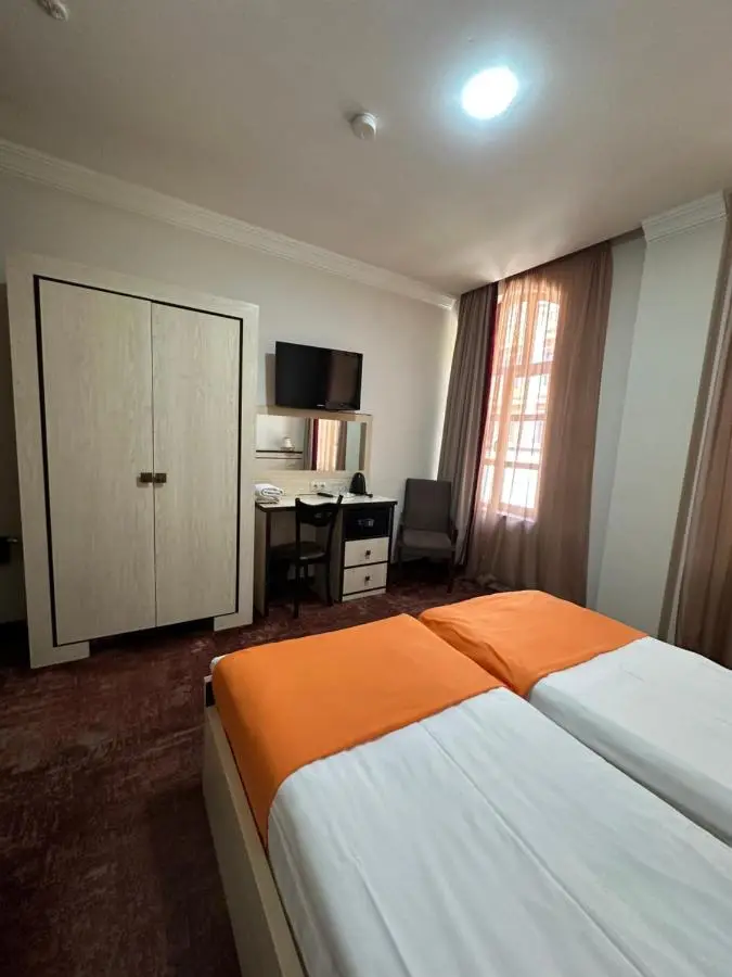 Hotel Cash