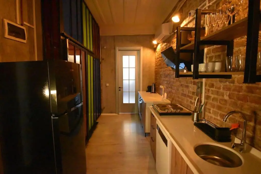 Stunning 6BR 4Bath near Tram