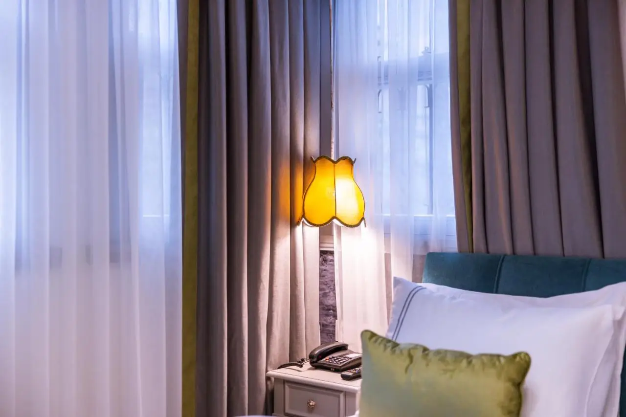 9 Doors Hotel