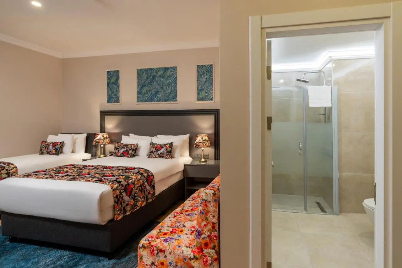 Bond Hotel