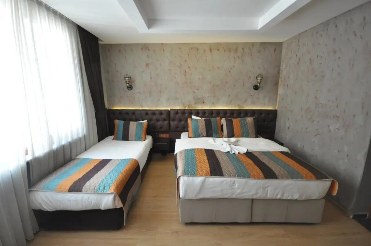 Retropera Hotel