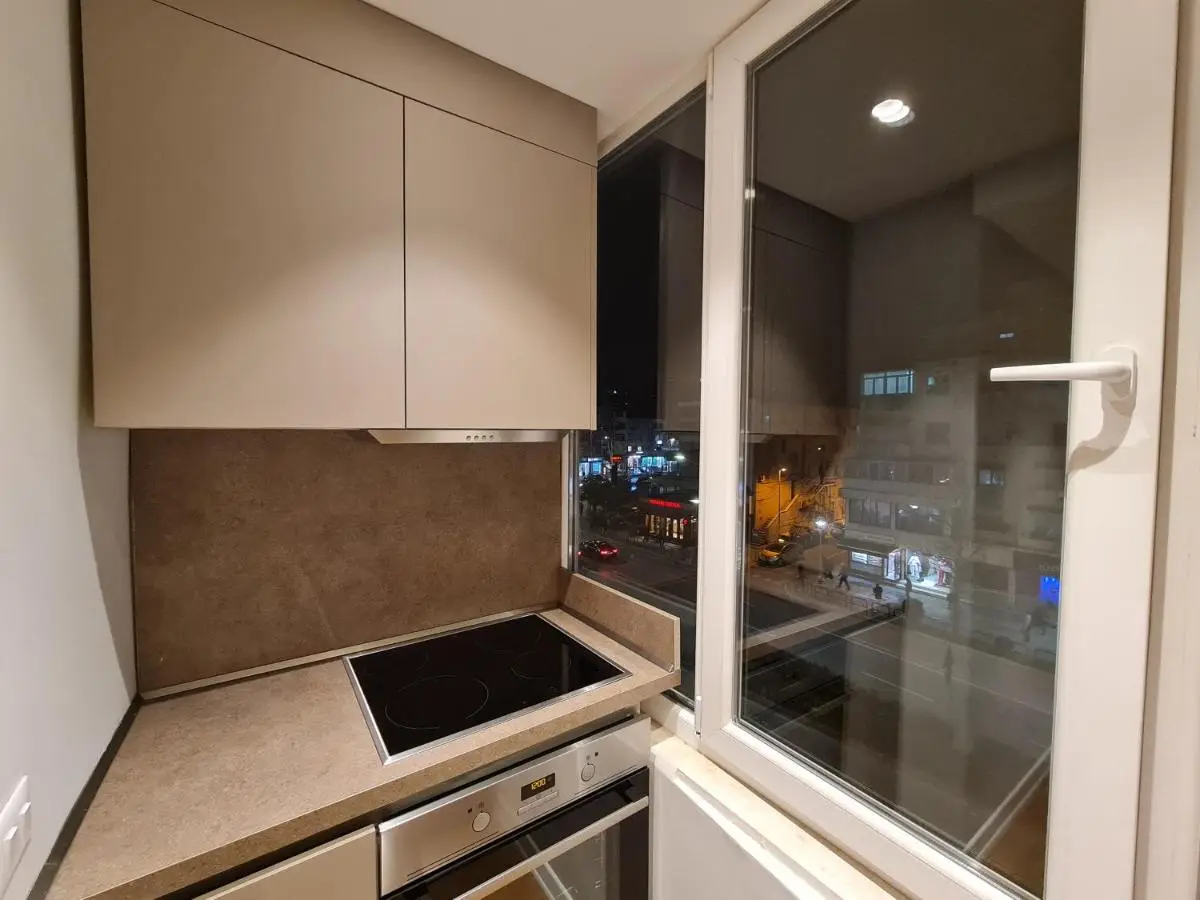 Adore - Modern Studio
