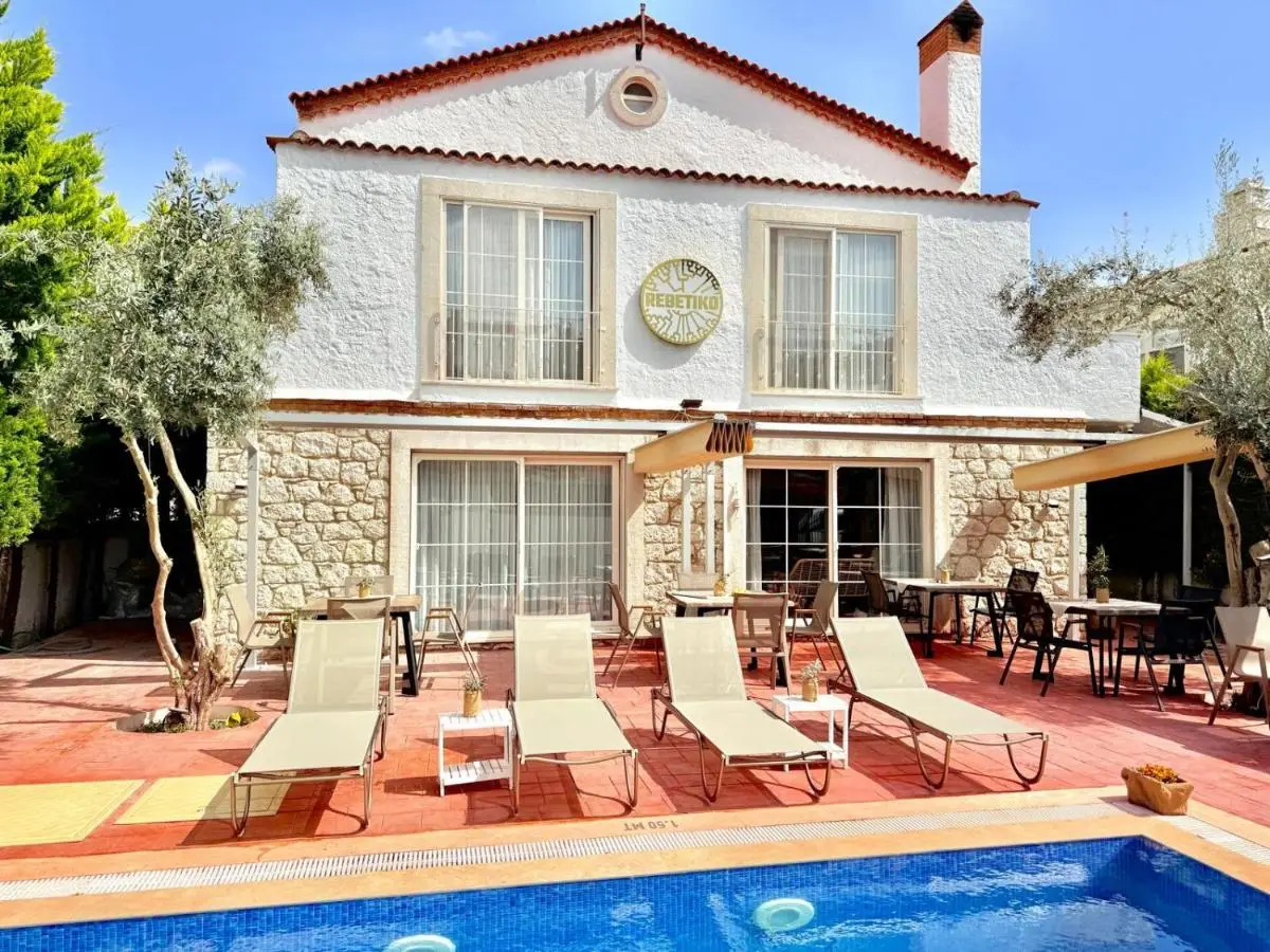 Rebetiko Hotel