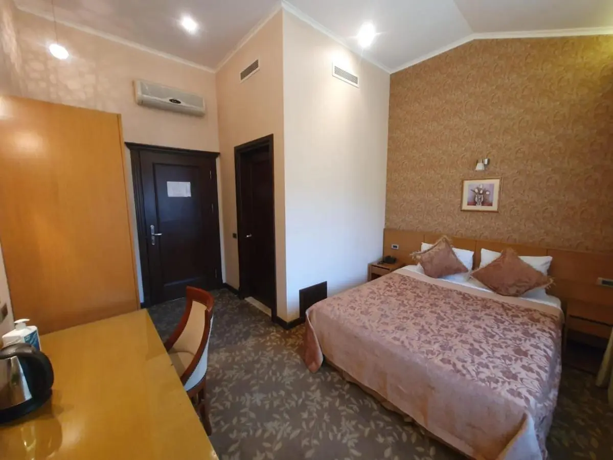 Riviera Hotel