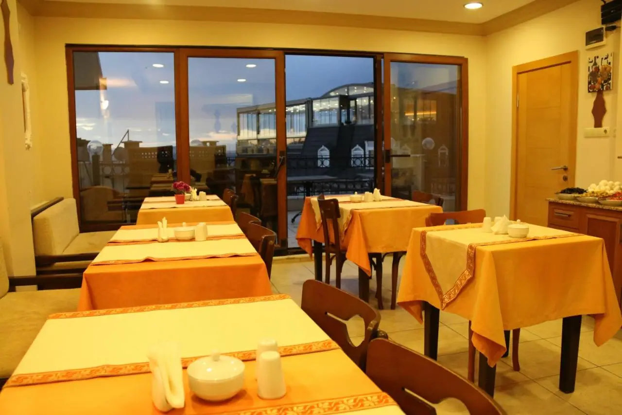 Grand Peninsula Hotel