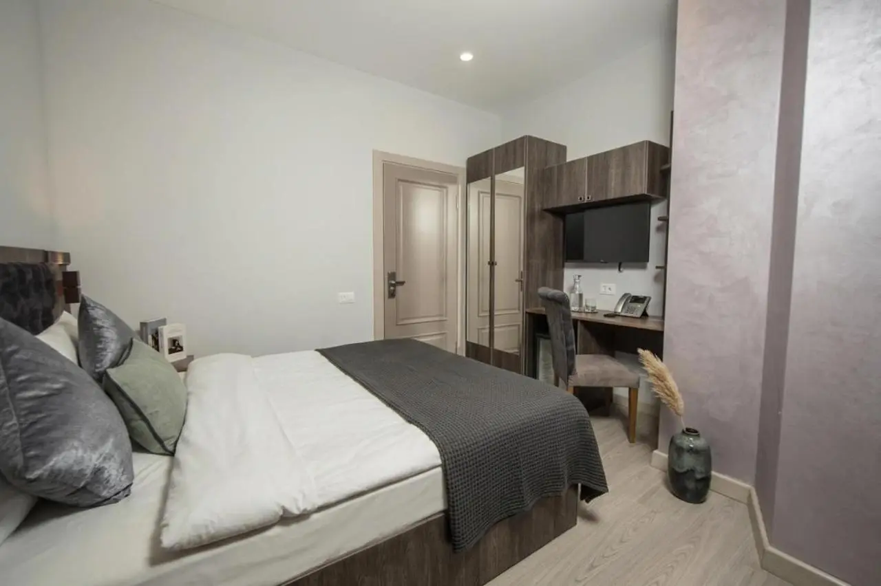 Passage Hotel & Apartments