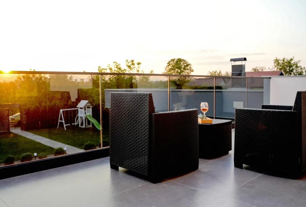 LUXIA PRIVATE ESTATE Sauna & Pool x Jacuzzi with Fireplace outdoor lounge