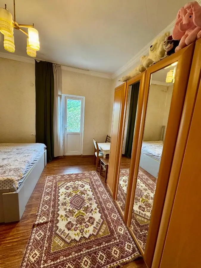 Surami Guest House Shorety