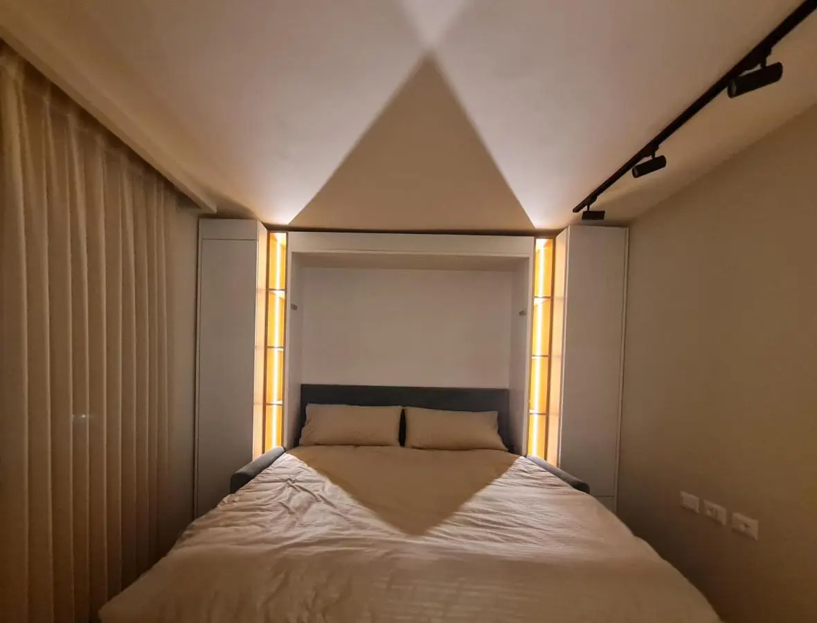 Adore - Modern Studio
