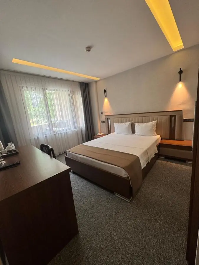 Ween Otel