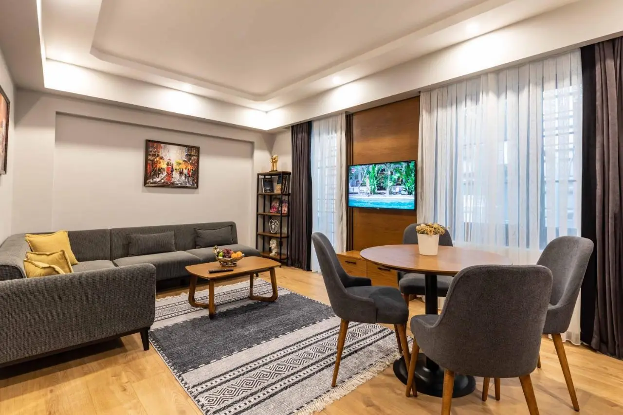 SALA SUITES