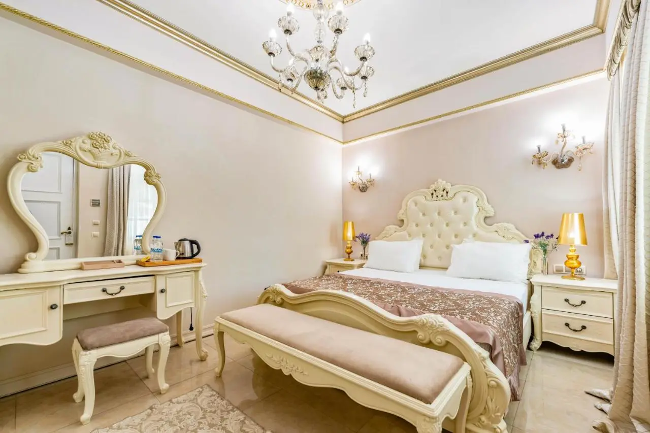 Elegance East Hotel