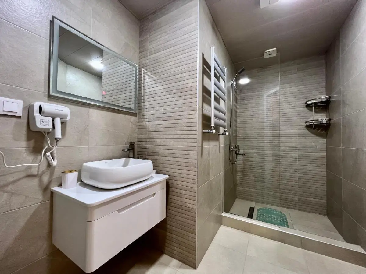 APARTMENT #27