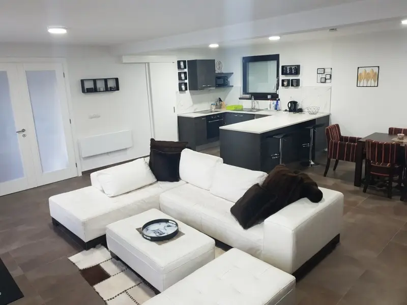 Villa Arkado - 3-bedroom villa with outdoor pool