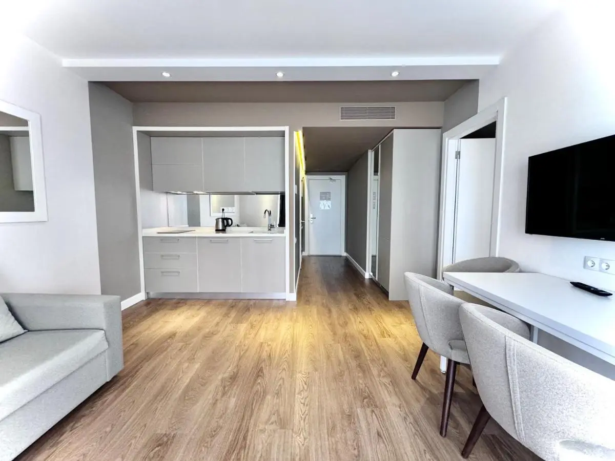Sunshine Signature Apartments in Alliance Palace