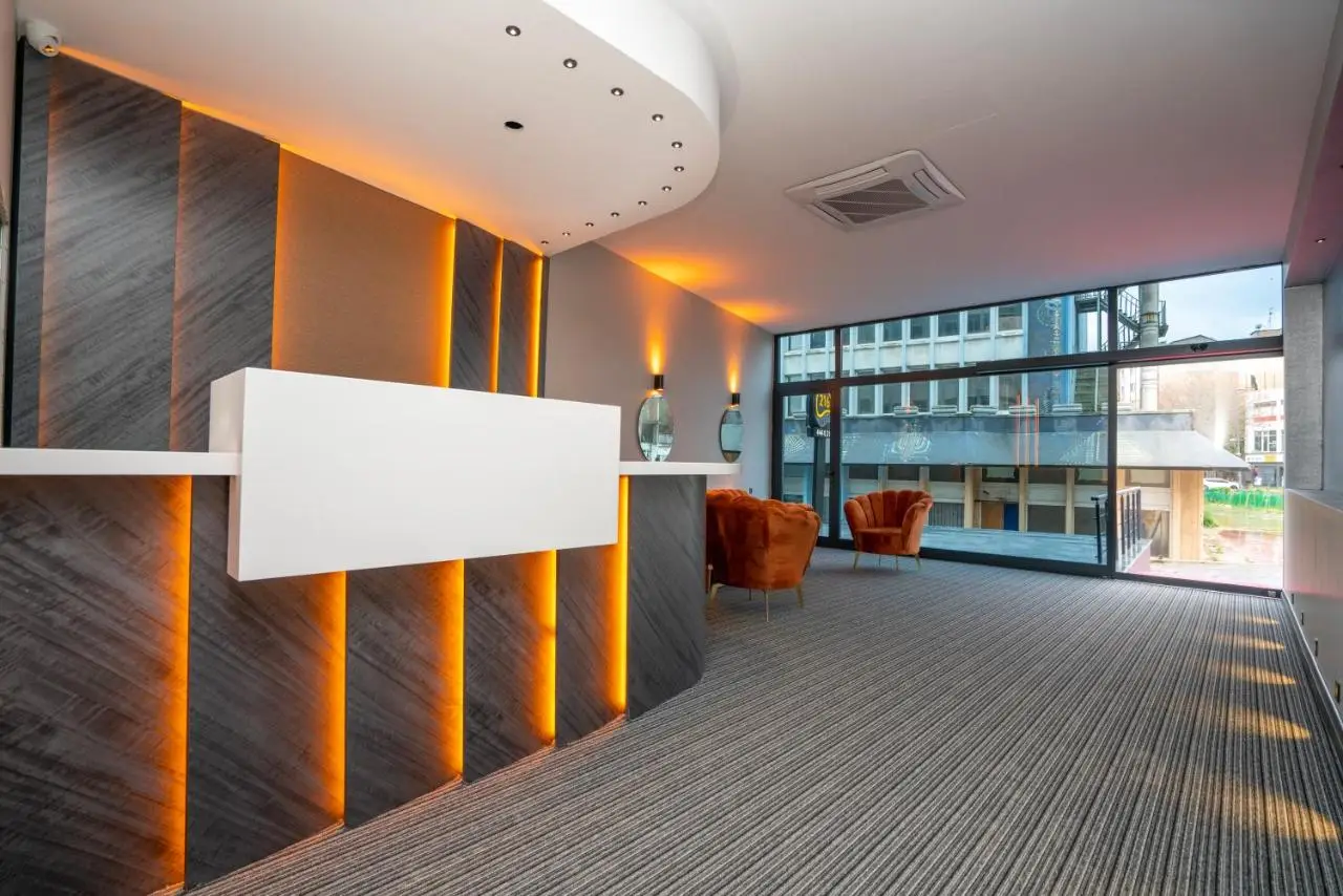 Center Suite