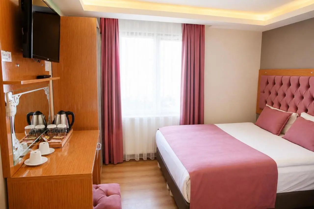 Weingart Black Pearl Hotel