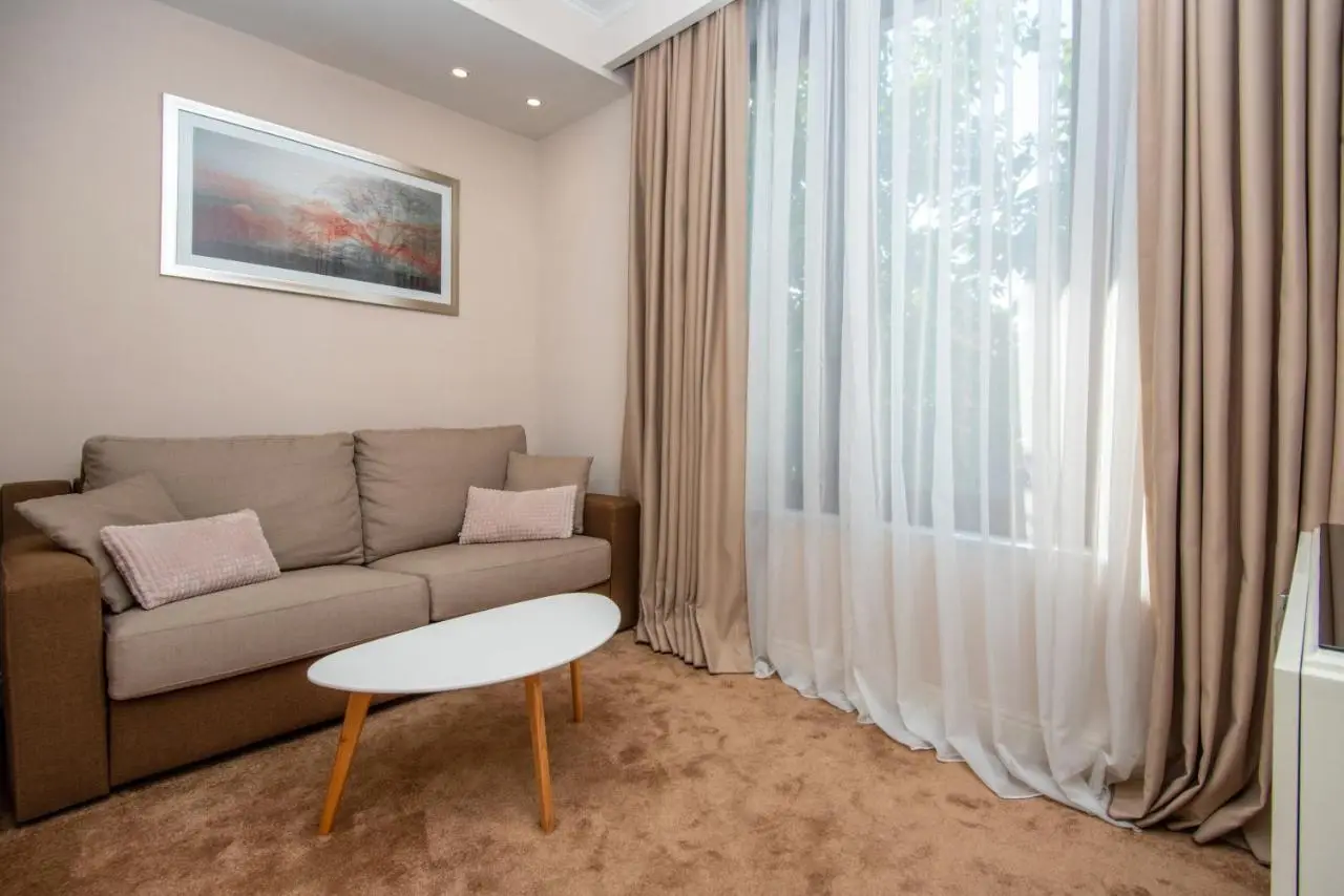 City Avenue Hotel