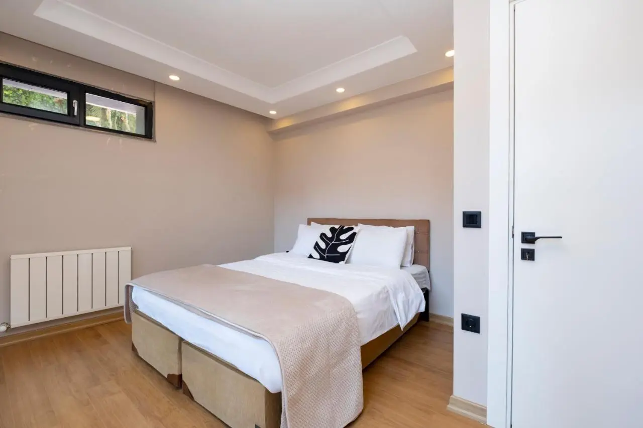 Sea View Two-Bedroom Suite in Managed Residence - Parking and Elevator