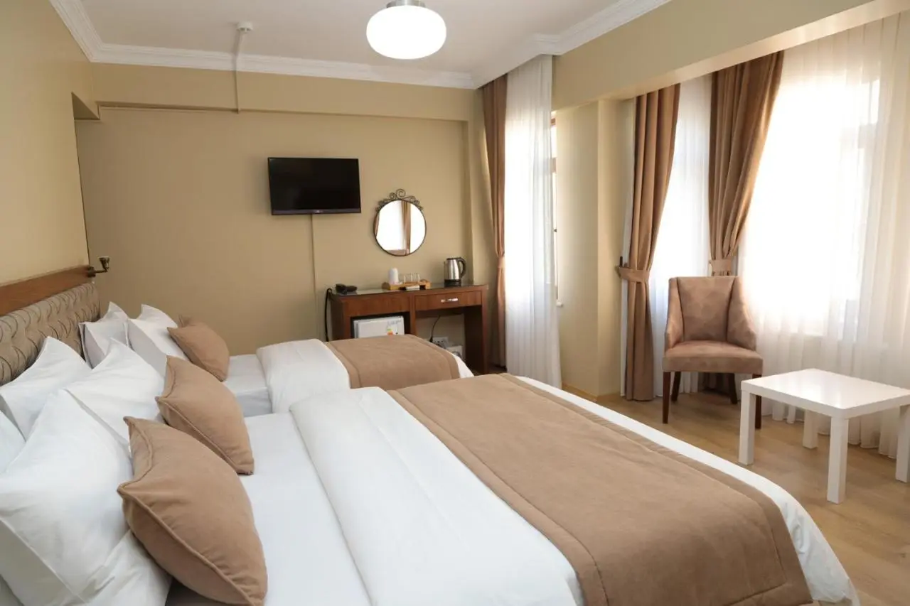 Ramparts Hotel