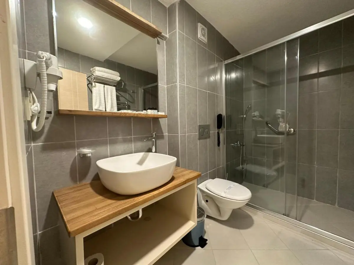 Roys Hotel & Suites