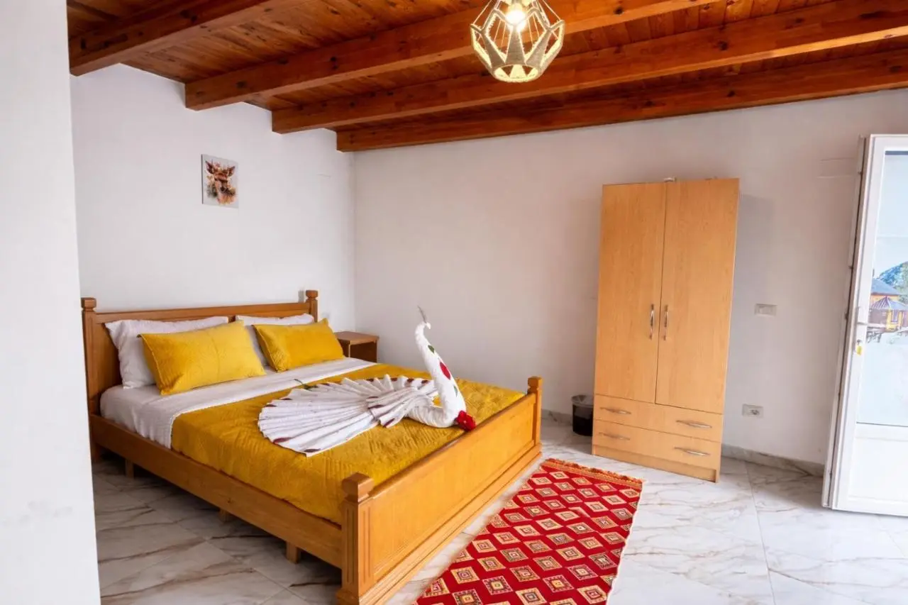 Thethi Paradise Hotel & Restaurant