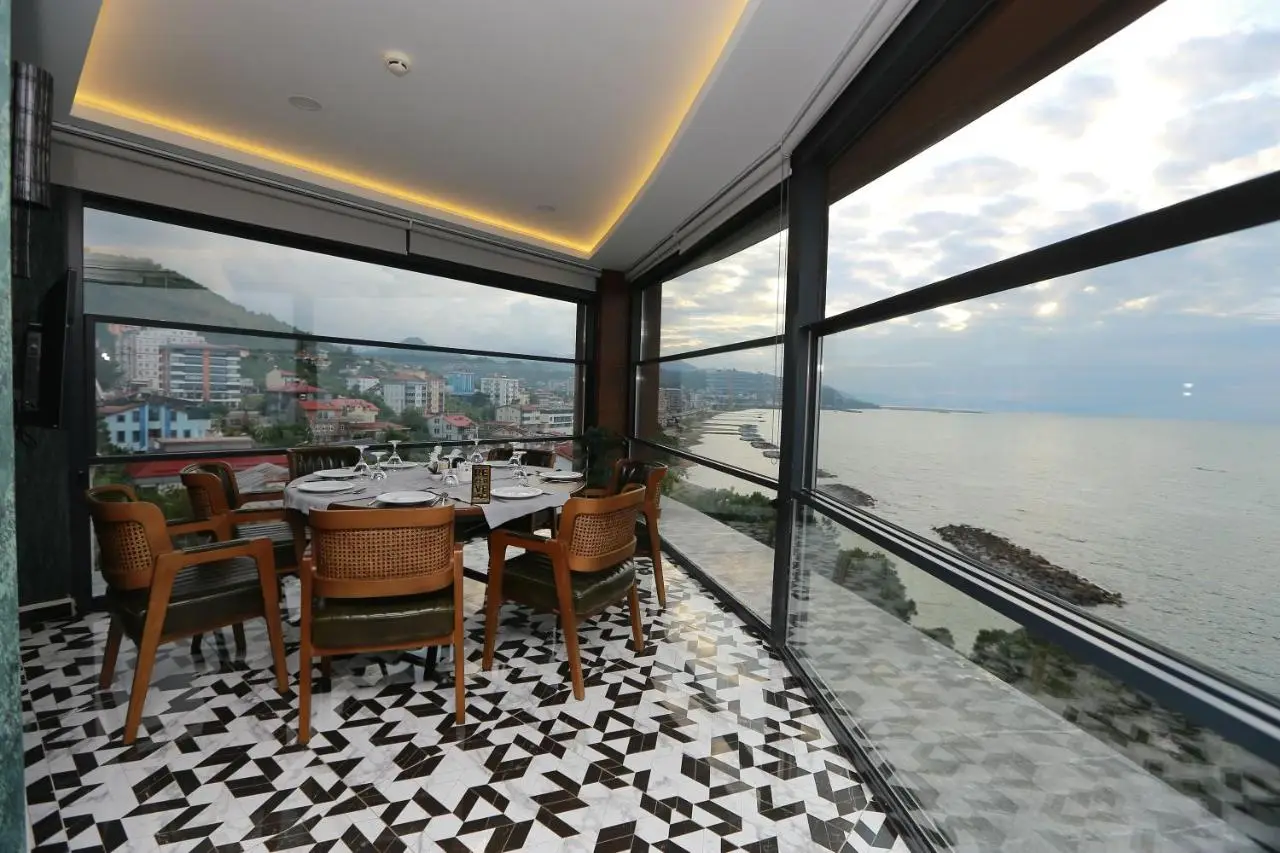 PENTAHOR HOTEL