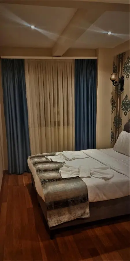By Historial Hotel Due
