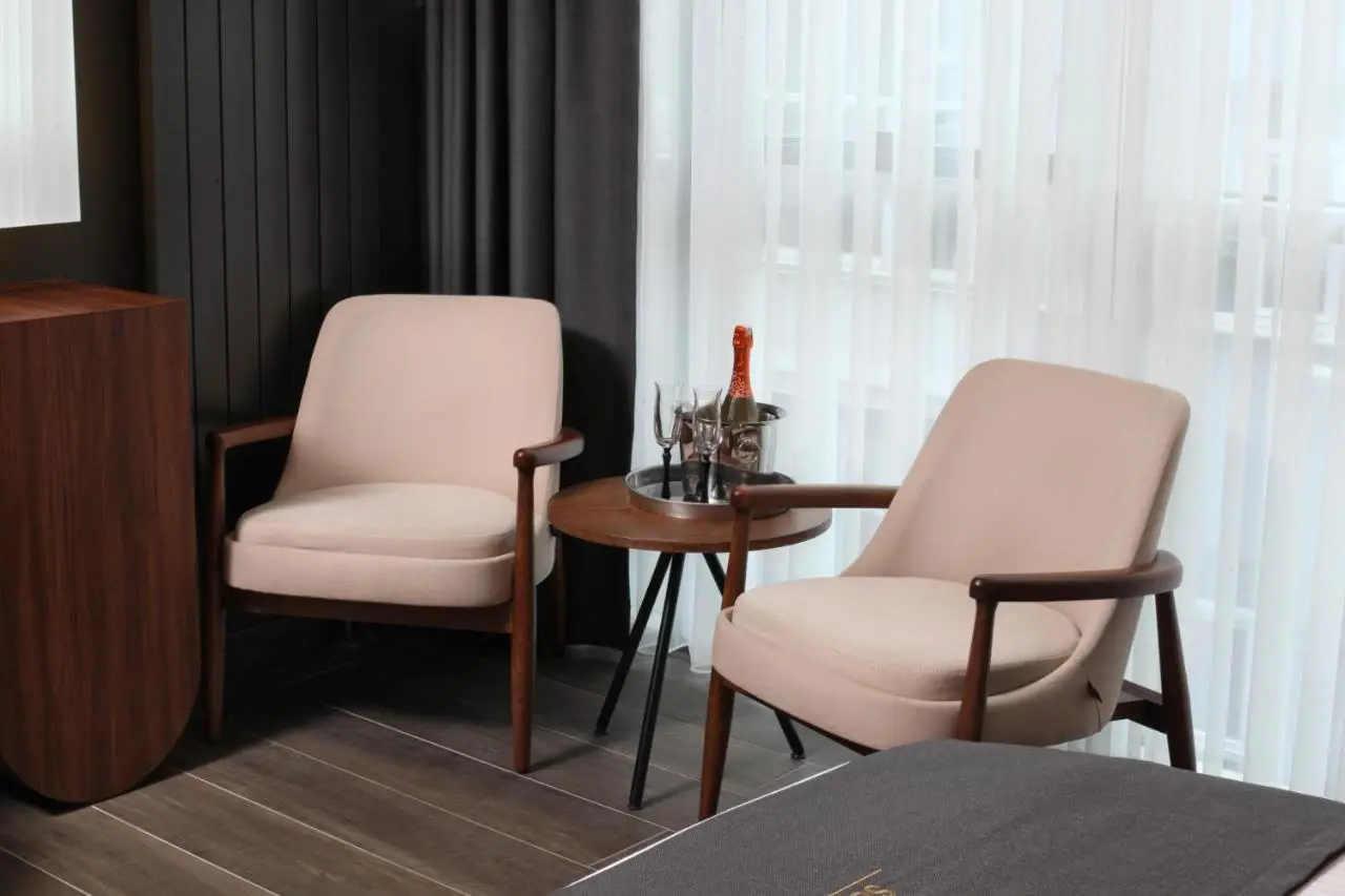 Second Suit Hotel