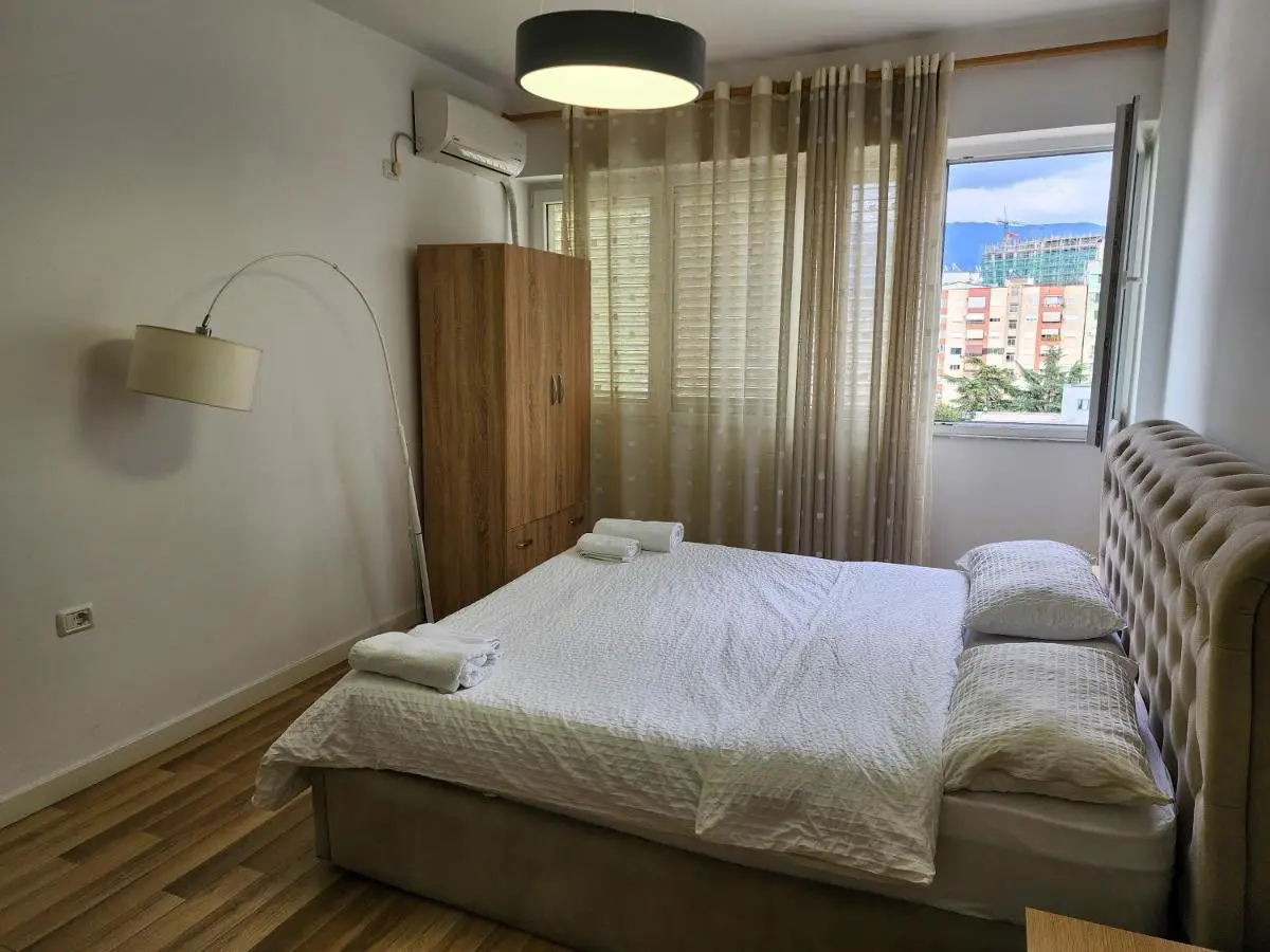 2E Apartment Myslym Shyri