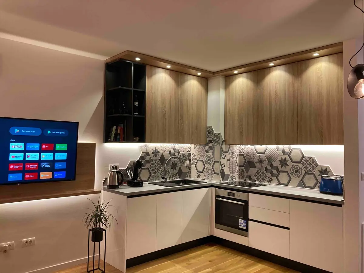 Modern brand new studio@top location+balcony view
