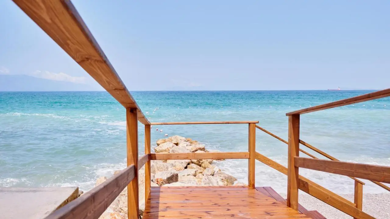 Azar Luxury Suites