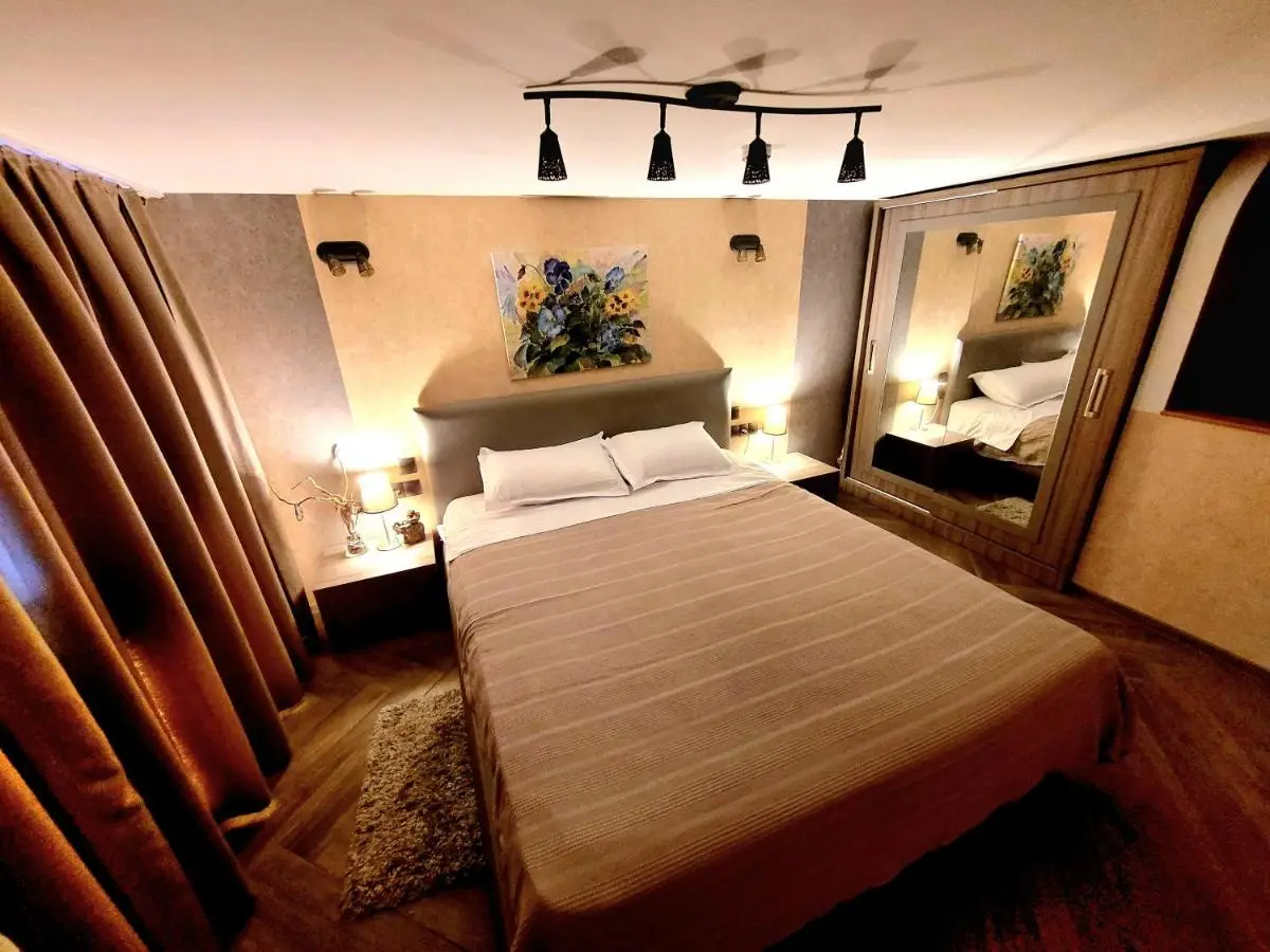 2 levels penthouse with a SUNSET SEA VIEW! Balcony and window 8x4m!